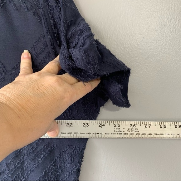 Peace & Pearls navy blue Aztec eyelash relief short sleeve vneck top. Size XXL - Picture 7 of 10